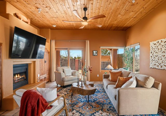 40 Camino Dimitrio, Santa Fe, NM 87508