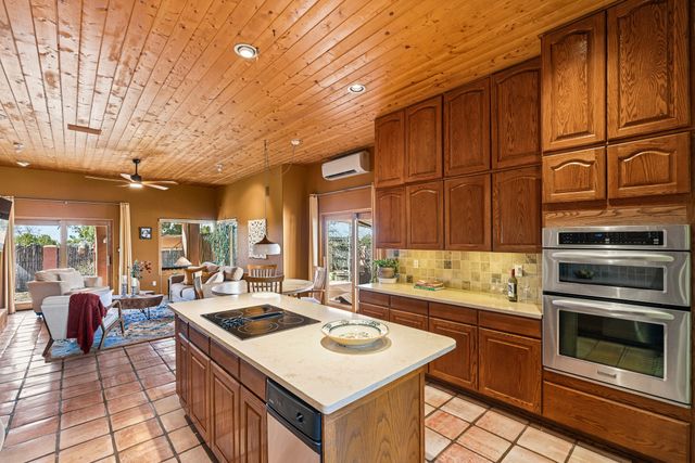 40 Camino Dimitrio, Santa Fe, NM 87508