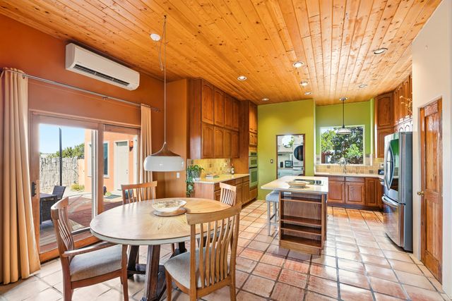 40 Camino Dimitrio, Santa Fe, NM 87508