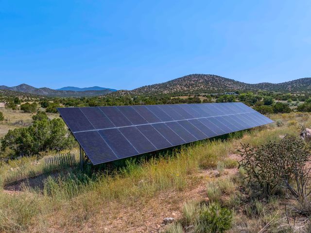 40 Camino Dimitrio, Santa Fe, NM 87508