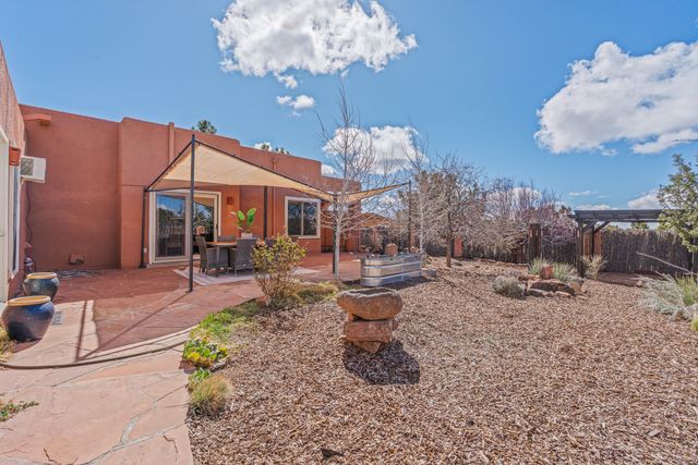 40 Camino Dimitrio, Santa Fe, NM 87508