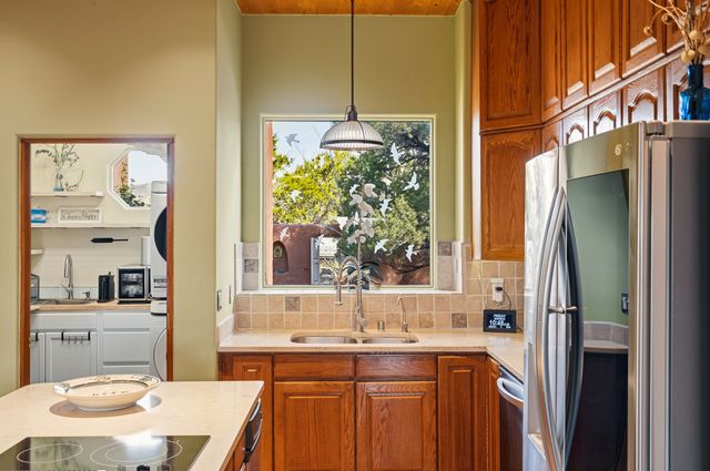 40 Camino Dimitrio, Santa Fe, NM 87508