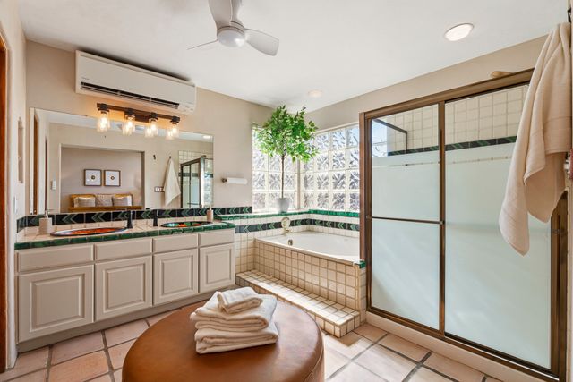 40 Camino Dimitrio, Santa Fe, NM 87508