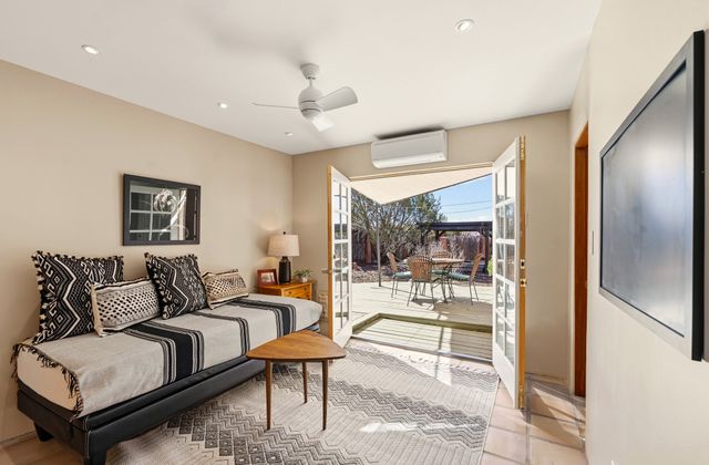 40 Camino Dimitrio, Santa Fe, NM 87508