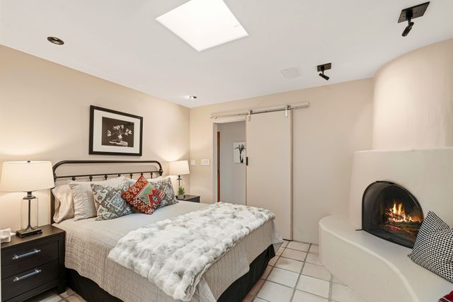 40 Camino Dimitrio, Santa Fe, NM 87508