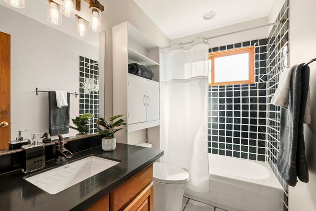 40 Camino Dimitrio, Santa Fe, NM 87508