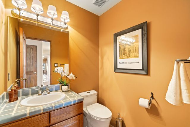 40 Camino Dimitrio, Santa Fe, NM 87508