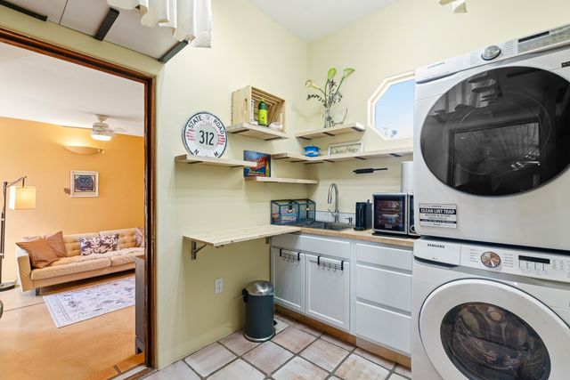 40 Camino Dimitrio, Santa Fe, NM 87508