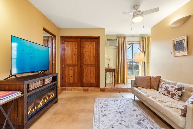 40 Camino Dimitrio, Santa Fe, NM 87508