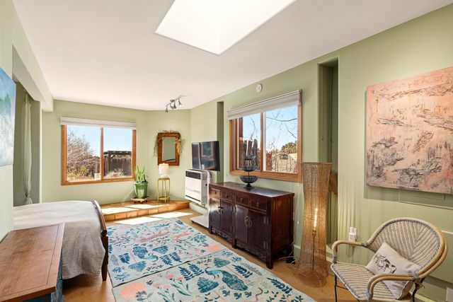 40 Camino Dimitrio, Santa Fe, NM 87508