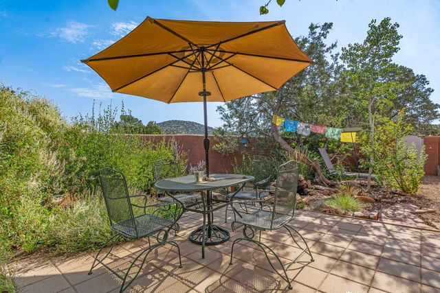 40 Camino Dimitrio, Santa Fe, NM 87508