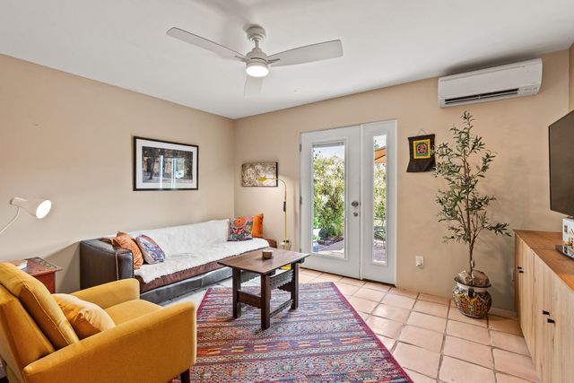 40 Camino Dimitrio, Santa Fe, NM 87508