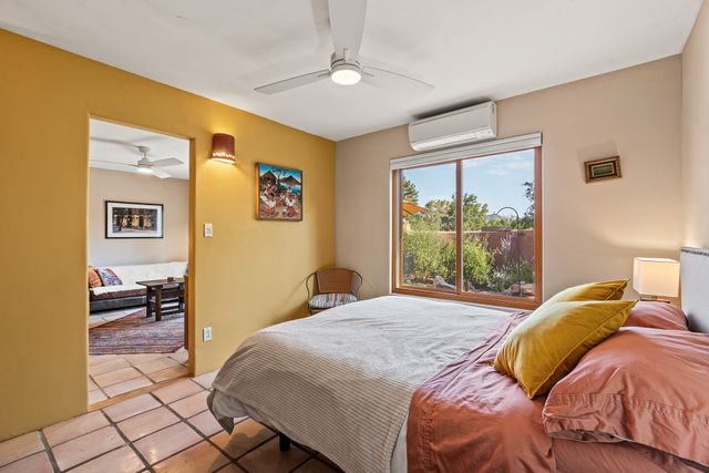 40 Camino Dimitrio, Santa Fe, NM 87508