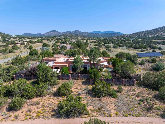 40 Camino Dimitrio, Santa Fe, NM 87508