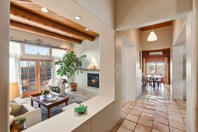 40 Camino Dimitrio, Santa Fe, NM 87508