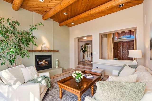 40 Camino Dimitrio, Santa Fe, NM 87508