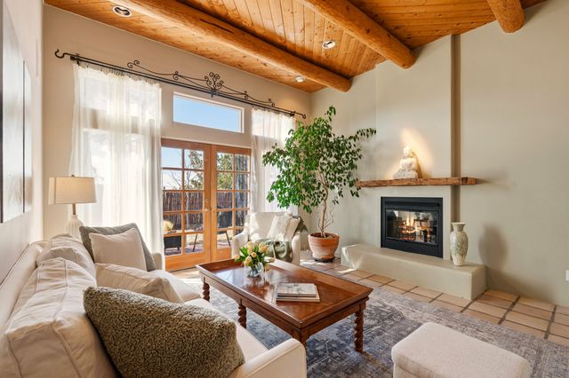 40 Camino Dimitrio, Santa Fe, NM 87508