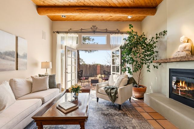 40 Camino Dimitrio, Santa Fe, NM 87508