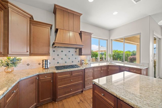 820 Dana Ct, Auburn, CA 95603