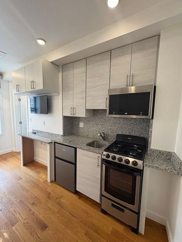 16 Fifth 3, Chelsea, MA 02150