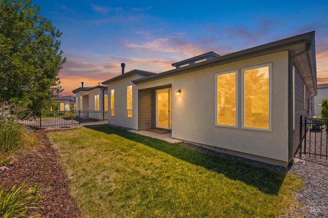 1520 E Jade Creek St, Eagle, ID 83616