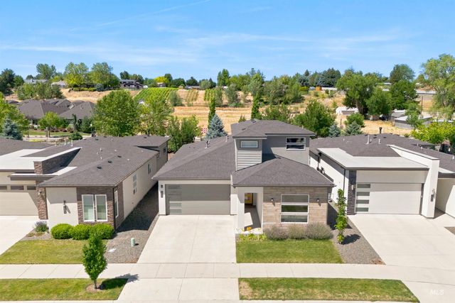 1520 E Jade Creek St, Eagle, ID 83616