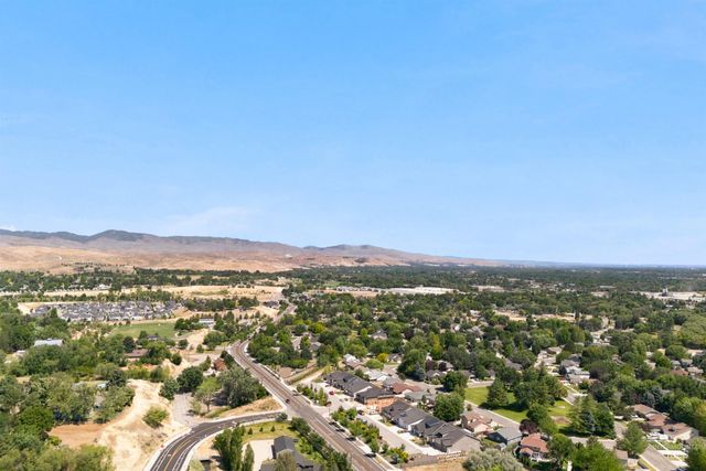 1520 E Jade Creek St, Eagle, ID 83616