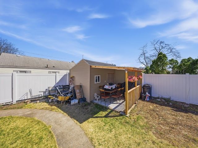 113 Woodside Avenue, Pawtucket, RI 02861