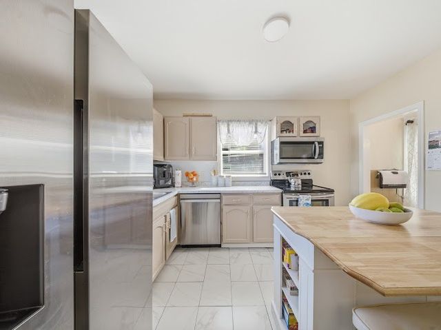 113 Woodside Avenue, Pawtucket, RI 02861