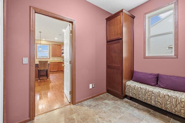 2061 Winterberry Lane, Shakopee, MN 55379
