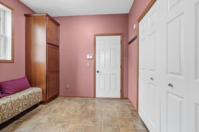 2061 Winterberry Lane, Shakopee, MN 55379