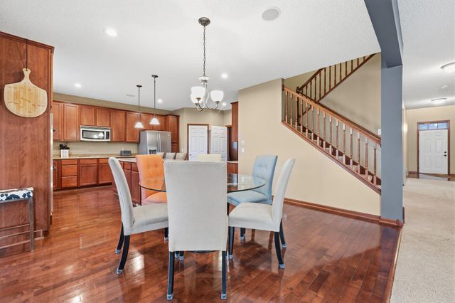 2061 Winterberry Lane, Shakopee, MN 55379