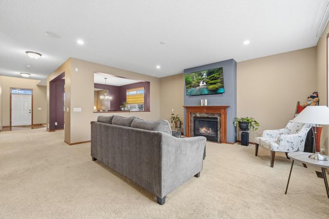 2061 Winterberry Lane, Shakopee, MN 55379