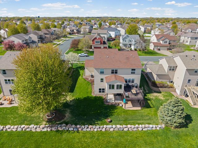 2061 Winterberry Lane, Shakopee, MN 55379
