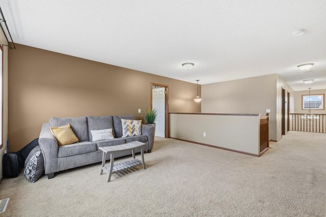 2061 Winterberry Lane, Shakopee, MN 55379