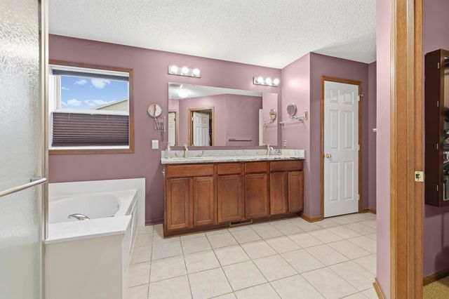 2061 Winterberry Lane, Shakopee, MN 55379
