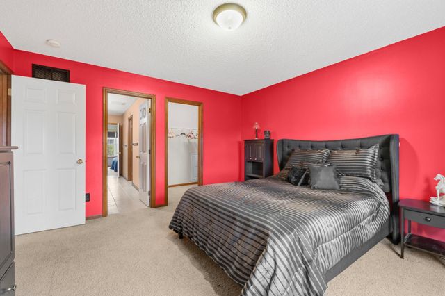 2061 Winterberry Lane, Shakopee, MN 55379
