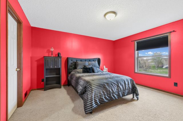 2061 Winterberry Lane, Shakopee, MN 55379