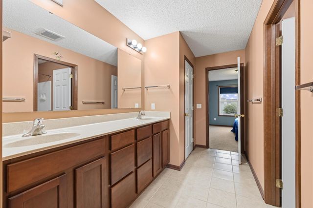 2061 Winterberry Lane, Shakopee, MN 55379