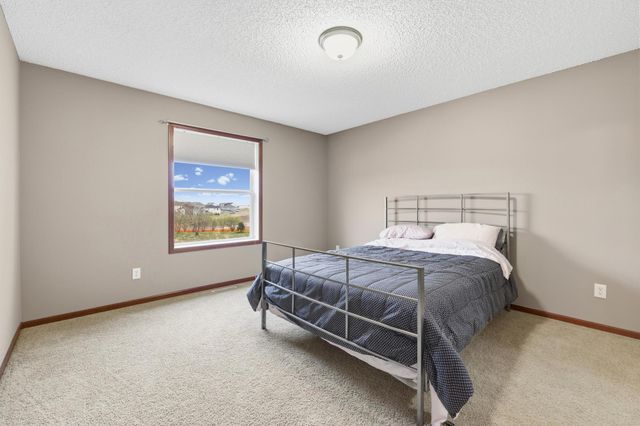 2061 Winterberry Lane, Shakopee, MN 55379