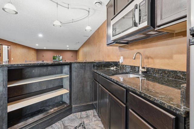 2061 Winterberry Lane, Shakopee, MN 55379