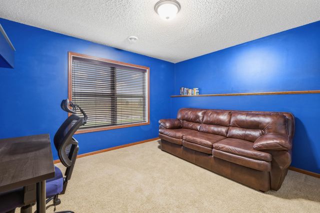 2061 Winterberry Lane, Shakopee, MN 55379