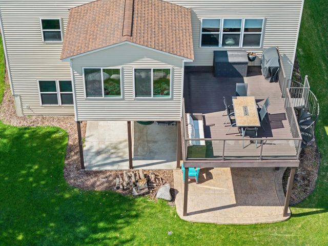 2061 Winterberry Lane, Shakopee, MN 55379