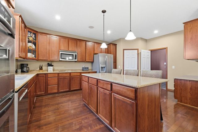 2061 Winterberry Lane, Shakopee, MN 55379