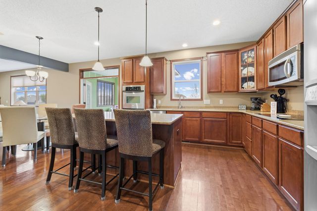2061 Winterberry Lane, Shakopee, MN 55379