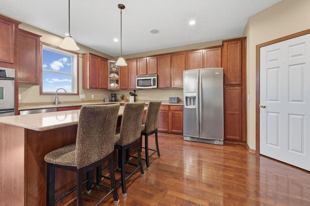2061 Winterberry Lane, Shakopee, MN 55379