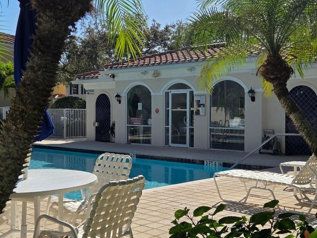 58 Tall Oaks Circle, Tequesta, FL 33469