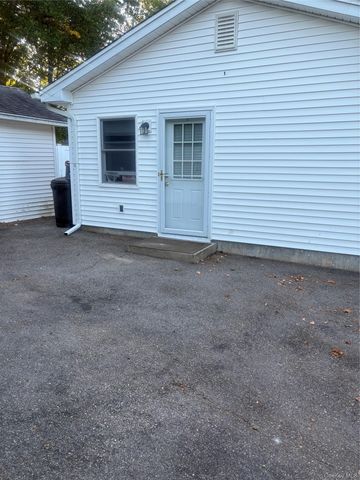 34 MARKWOOD Lane, East Northport, NY 11731