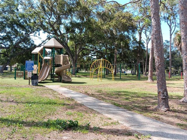 830 37TH AVENUE S, St Petersburg, FL 33705