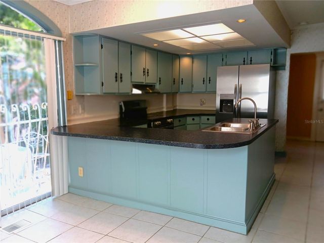 830 37TH AVENUE S, St Petersburg, FL 33705